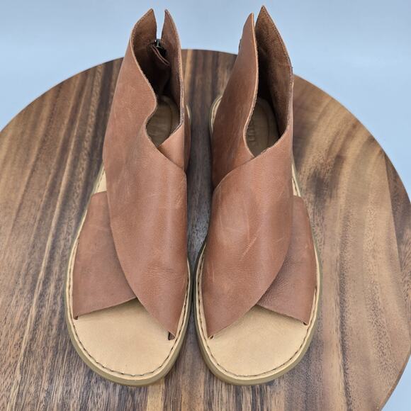 Born Sandals Women's 7 M Brown Leather Iwa Flat Back Zip Open Toe Cross Strap - Picture 6 of 8